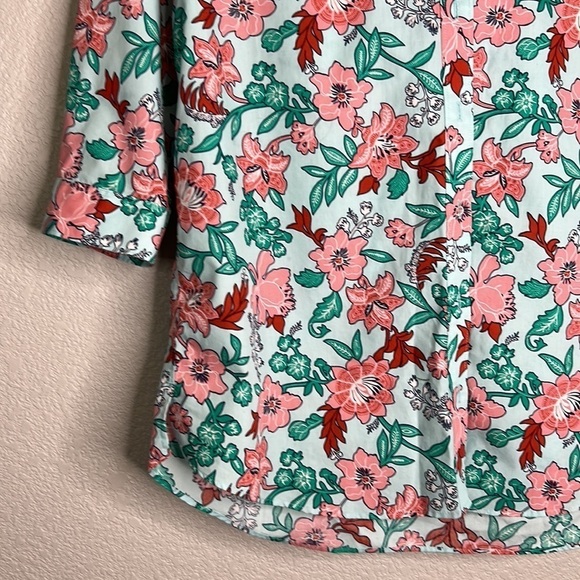 Land's End Floral Button Down 1/4 Sleeve Top Size 8 - Picture 3 of 7